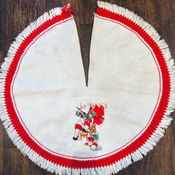 Vintage Felt Christmas Tree Skirt with Santa Workshop - Picture 1 of 4